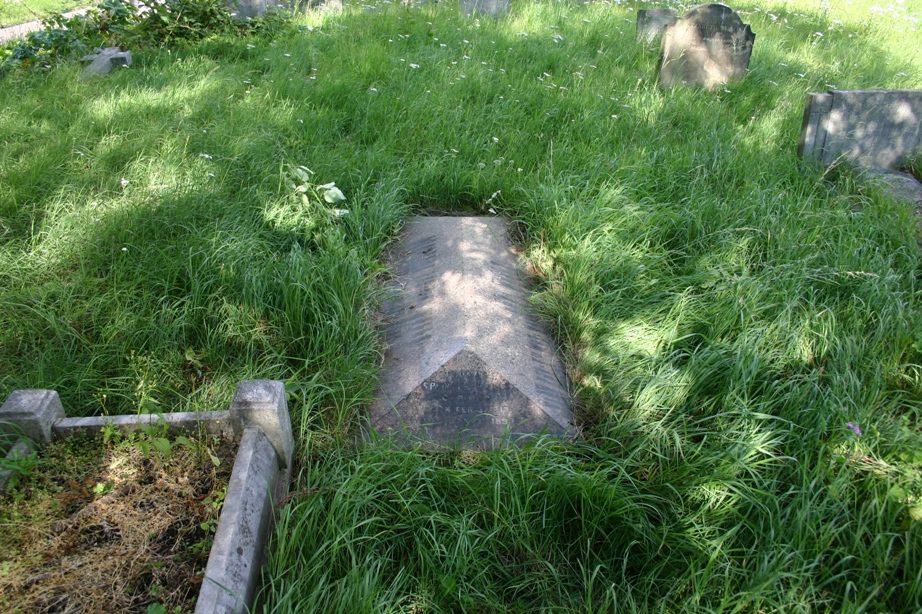 Thomas Spencer Wells' tomb, Brompton Cemetery, London - 02.JPG